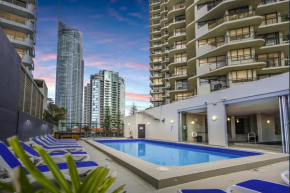 Beachfront Ocean View Apartment-Beach Home- Center of Surfers Paradise